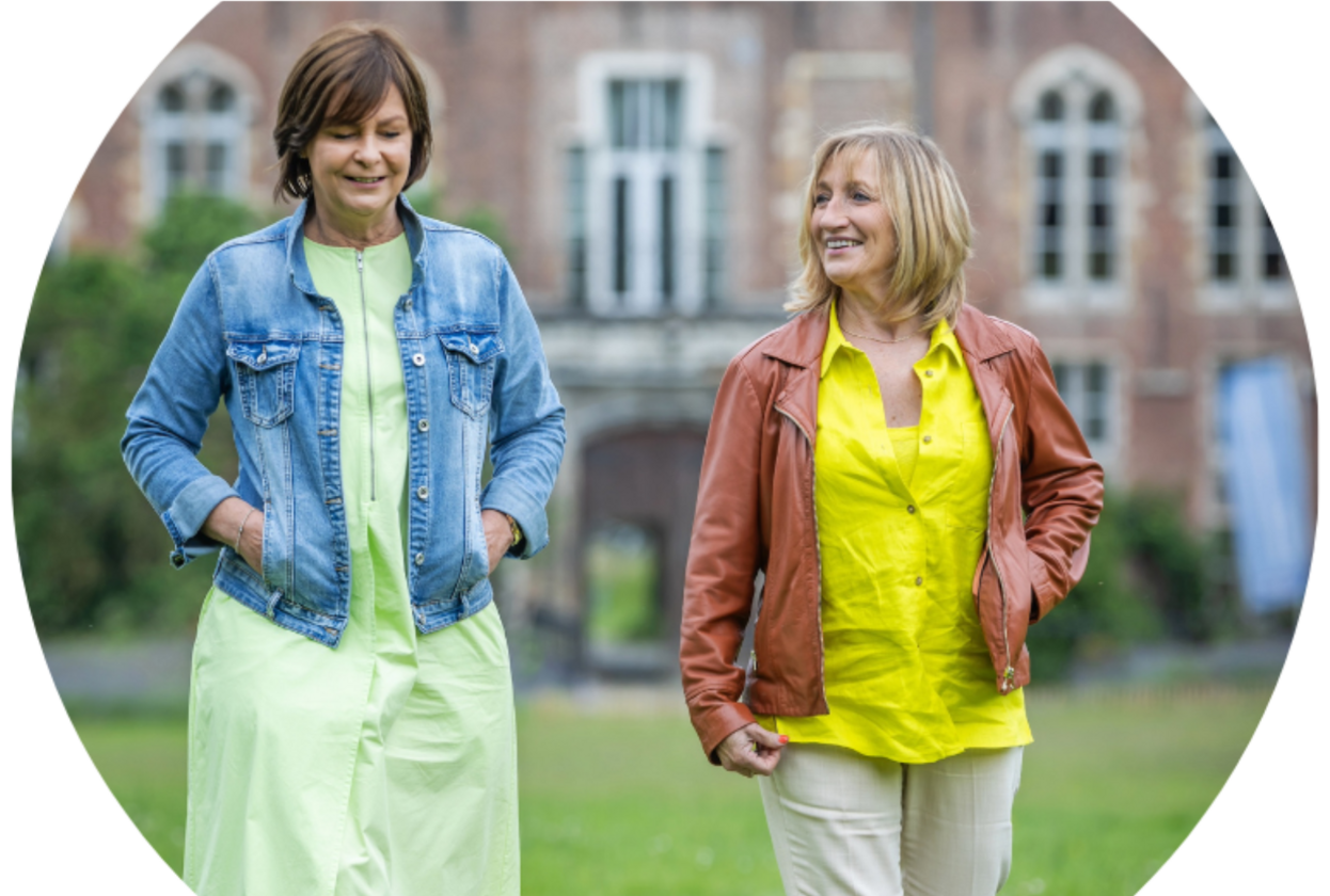 Vrouwen aan het wandelen